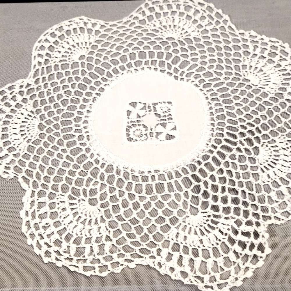 VINTAGE KNITTED DOILY WITH DRAWN WORK EMBROIDERY